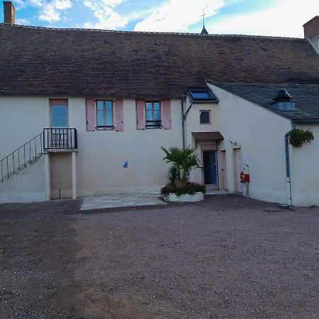 Hotel Du Cerf La Guerche-sur-l'Aubois Buitenkant foto