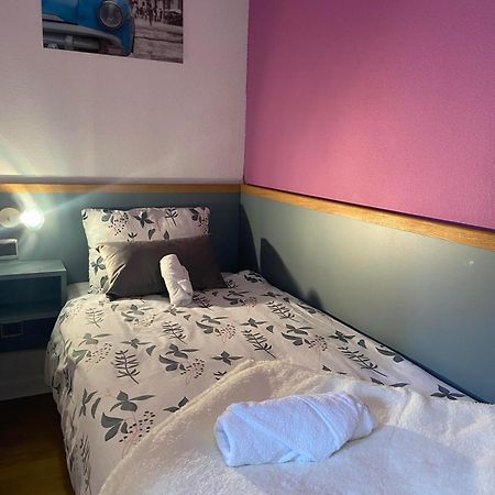 Hotel Du Cerf La Guerche-sur-l'Aubois Kamer foto
