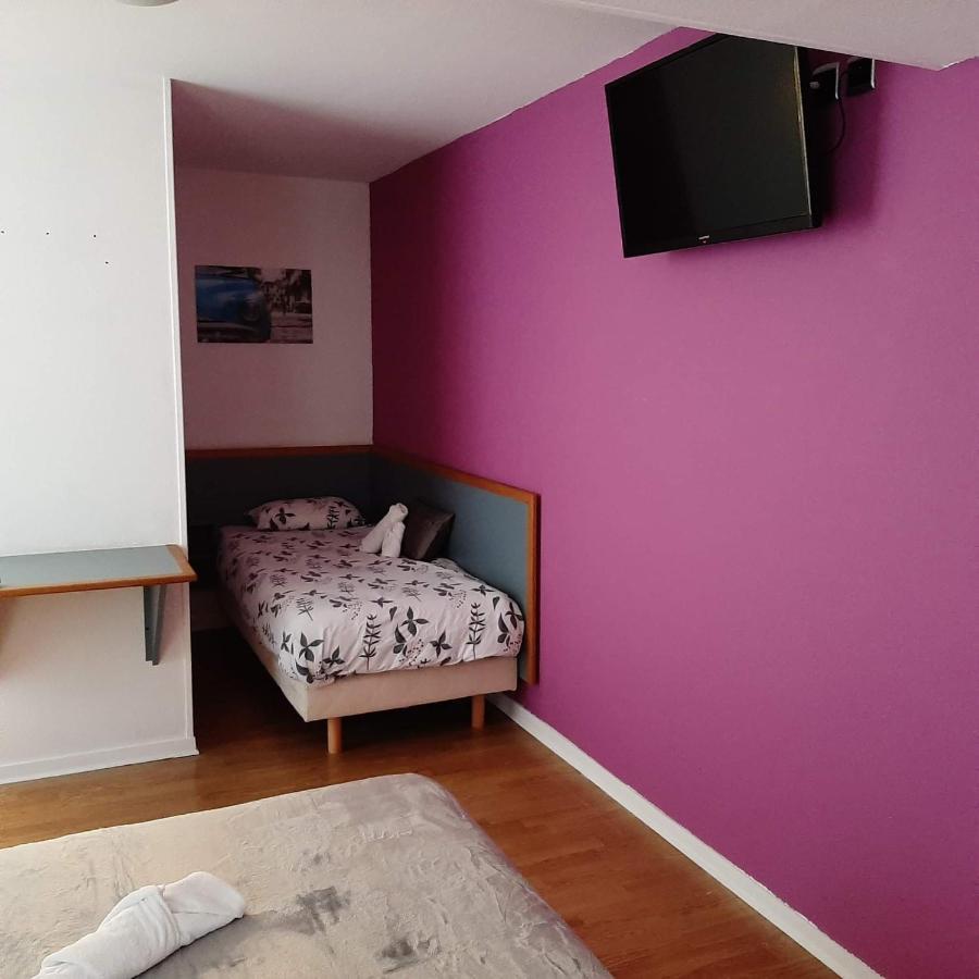 Hotel Du Cerf La Guerche-sur-l'Aubois Kamer foto
