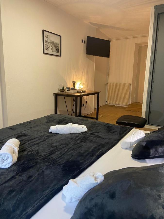 Hotel Du Cerf La Guerche-sur-l'Aubois Kamer foto
