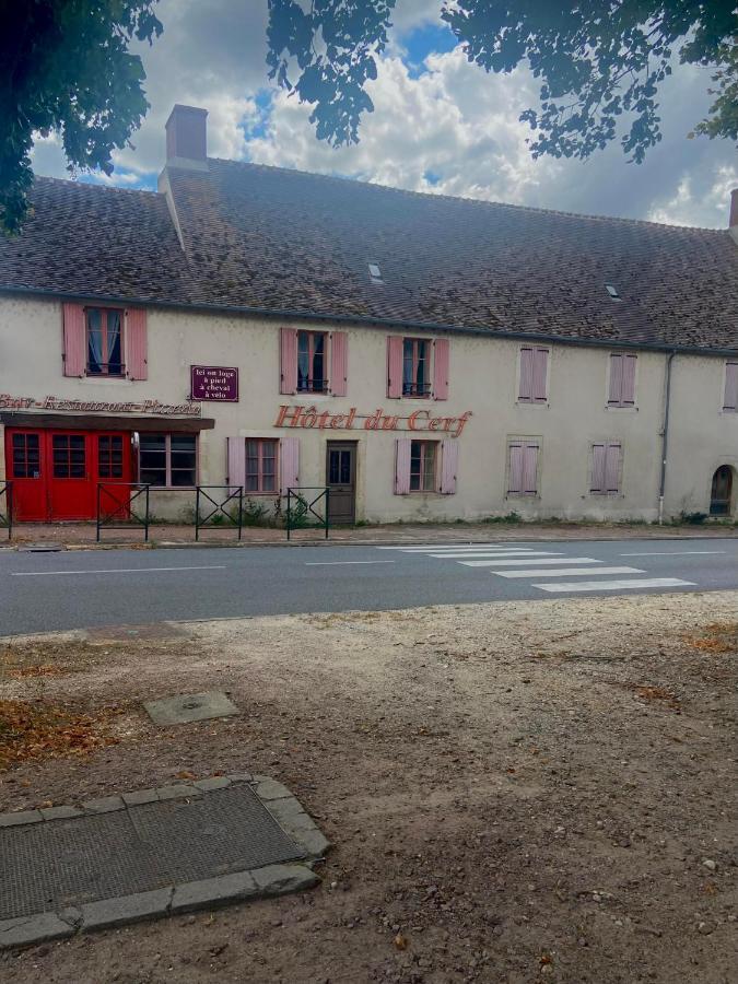 Hotel Du Cerf La Guerche-sur-l'Aubois Buitenkant foto