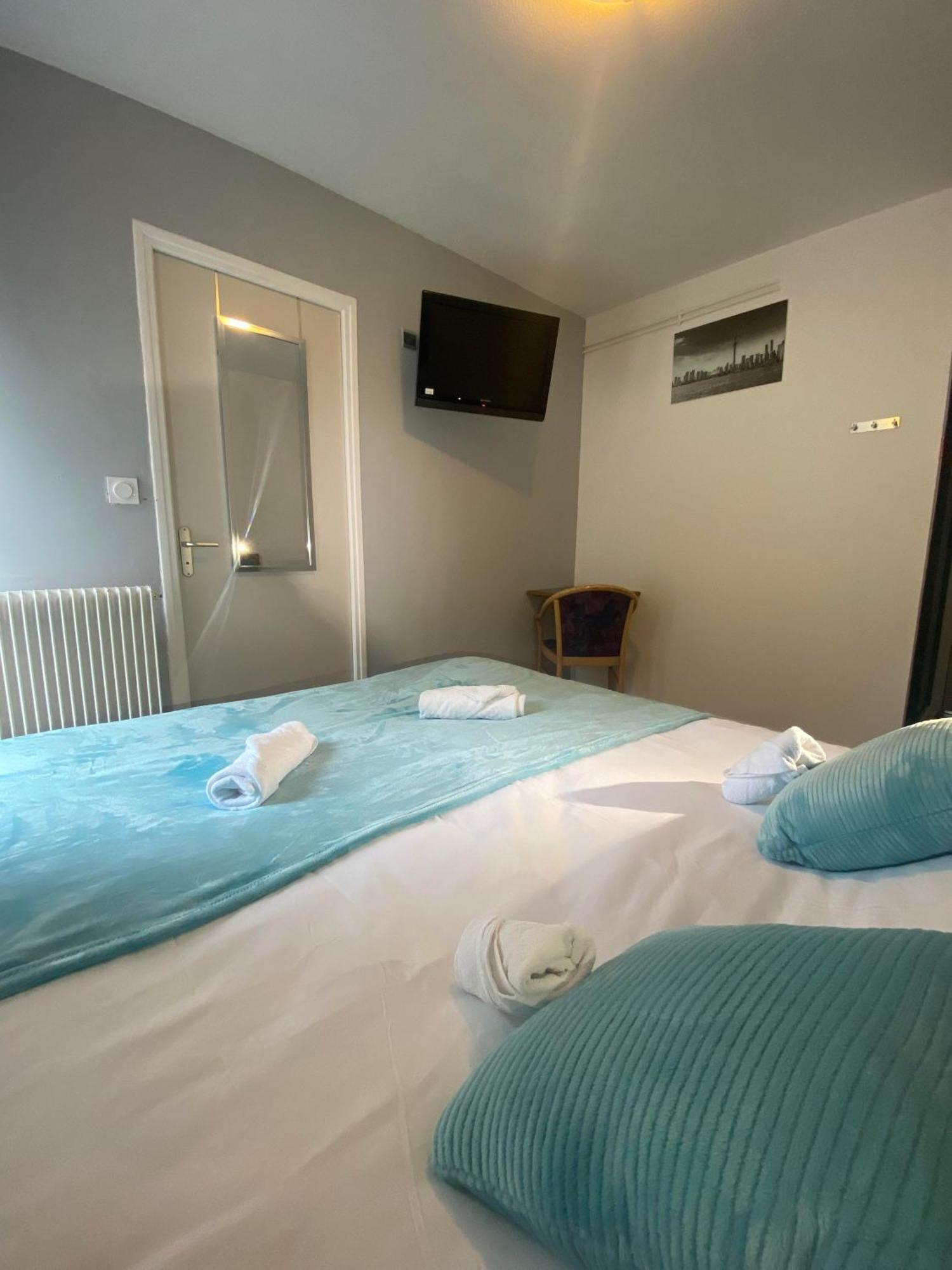 Hotel Du Cerf La Guerche-sur-l'Aubois Kamer foto