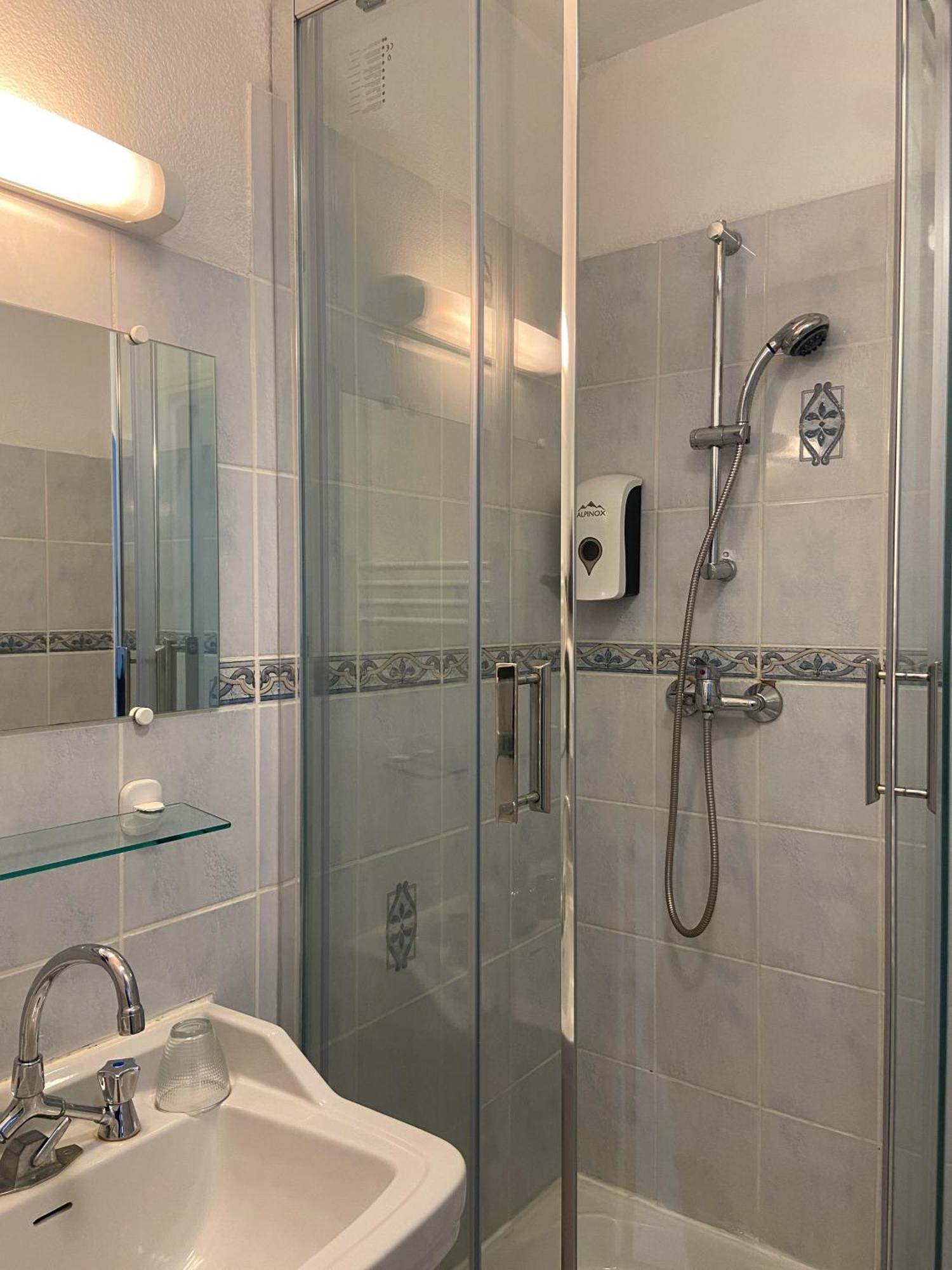 Hotel Du Cerf La Guerche-sur-l'Aubois Kamer foto