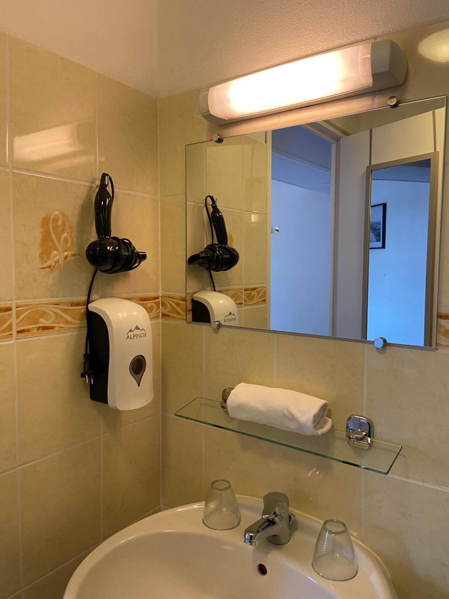 Hotel Du Cerf La Guerche-sur-l'Aubois Kamer foto