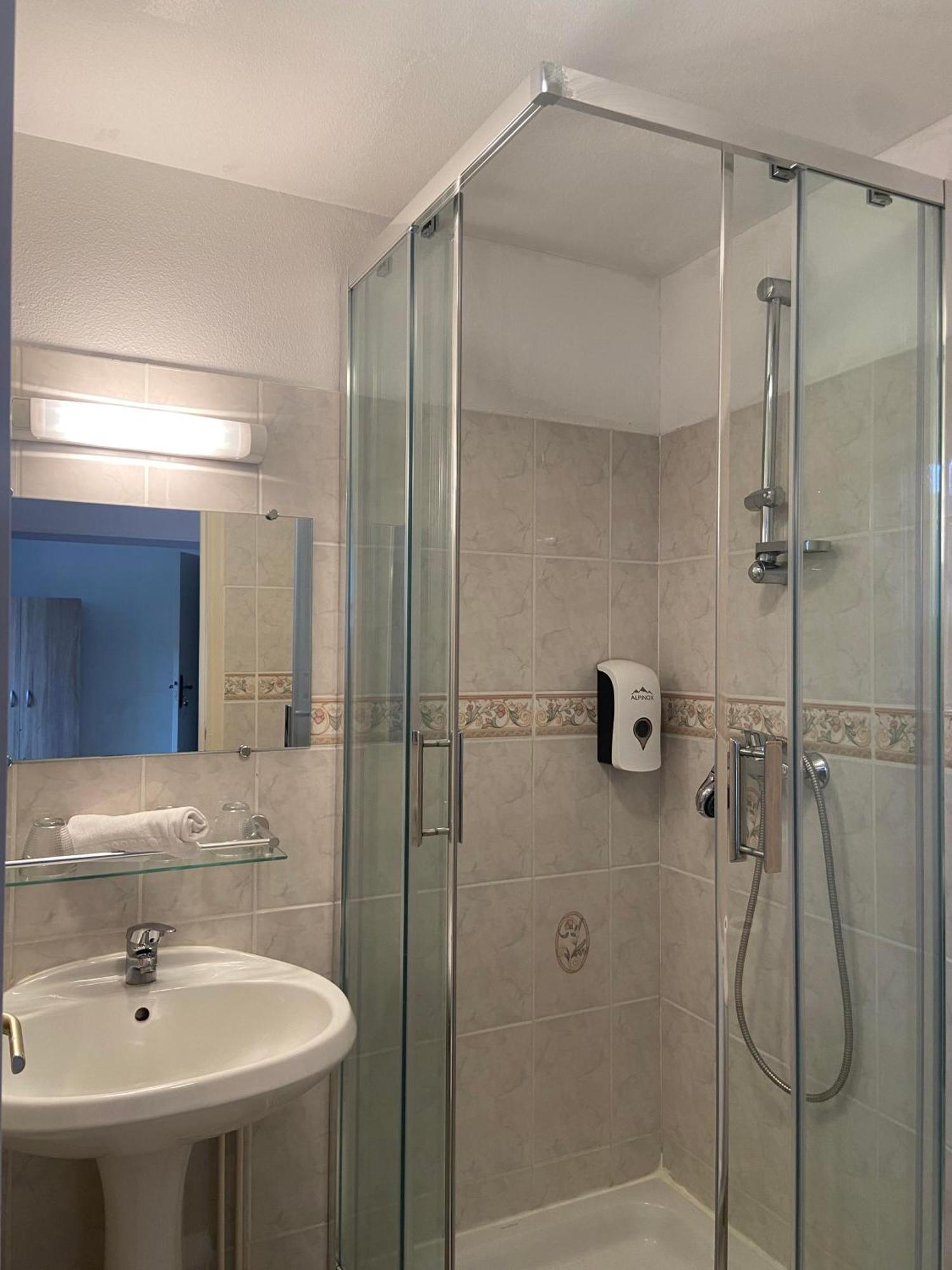 Hotel Du Cerf La Guerche-sur-l'Aubois Kamer foto